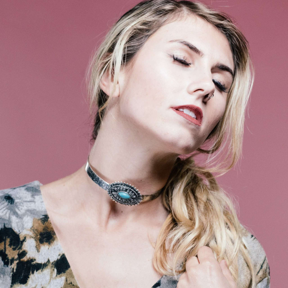 Luna Western Choker,Accessories